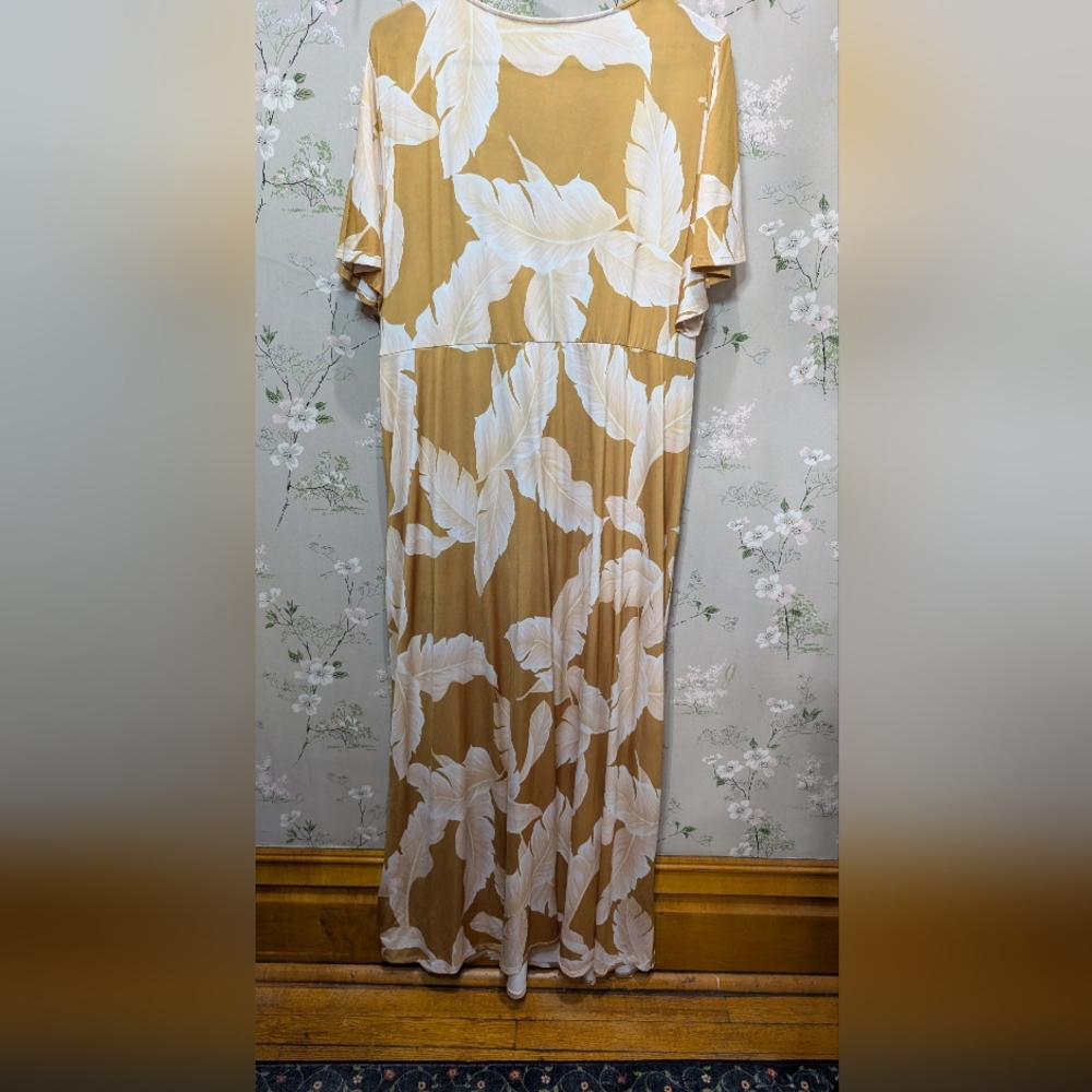 ASOS DESIGN Curve floral flutter sleeve maxi dress - Picture 5 of 7